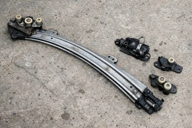 Honda Odyssey RB1 sliding door rail