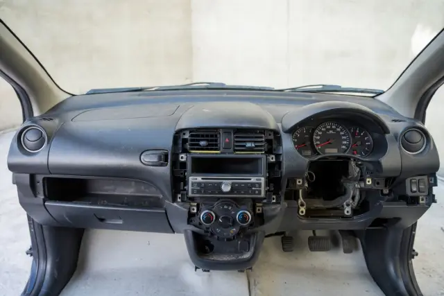 Nissan Note  E11 complete dashboard