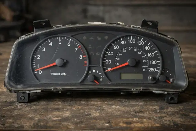 Toyota Corolla E120 instrument cluster