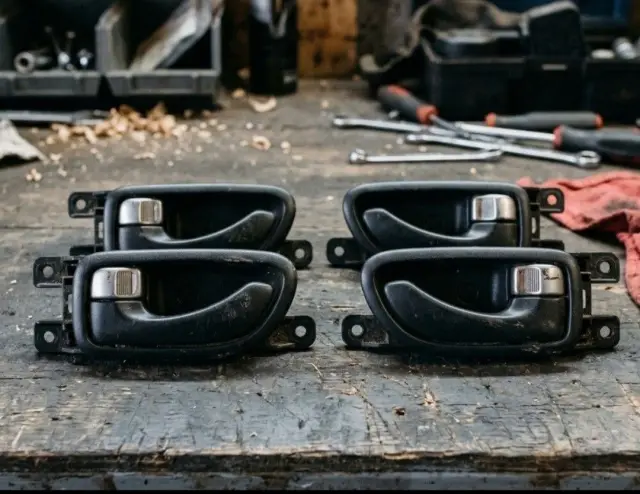 Toyota RAV4 ACA20 Inside door handle set