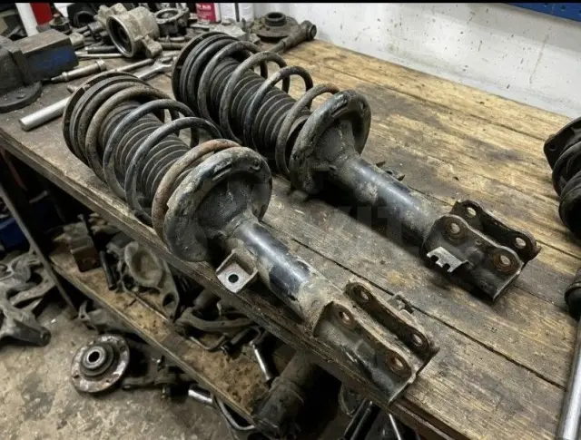 Ex Japan 2012 Toyota Hiace 200-Series, KDH suspension pair
