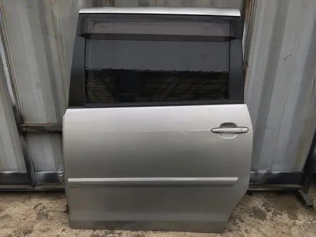 Toyota Noah AZR60 left sliding door (Silver)