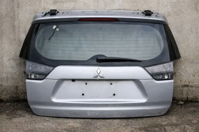 Mitsubishi Outlander CW trunk lid