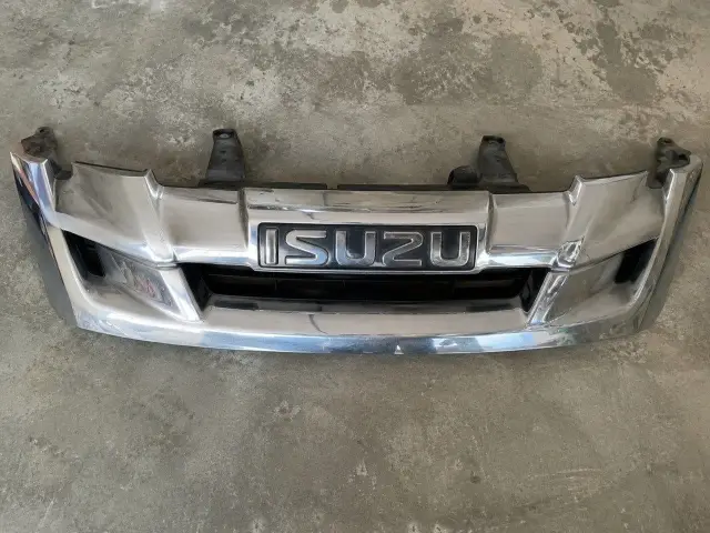 Chrome front grille for Isuzu D-MAX 2012–2016