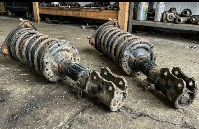 2008 Nissan Caravan front struts pair