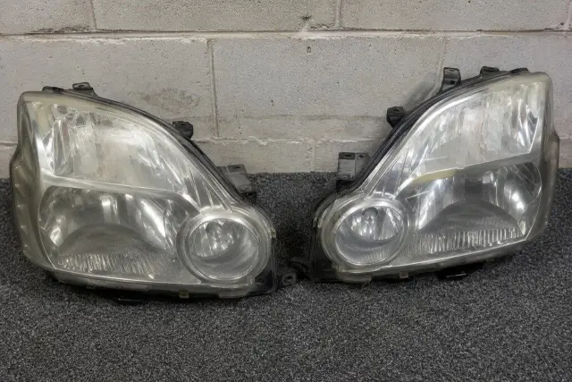 2007 Nissan X trail T31 NON Xenon headlights pair