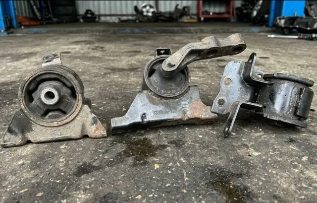 Mazda Familia 323 BJ engine mounts